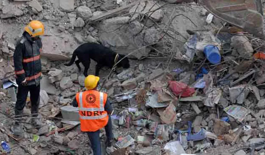 TRAGEDIE în INDIA: O clădire cu risc major s-a prăbuşit ucigând ŞAPTE PERSOANE