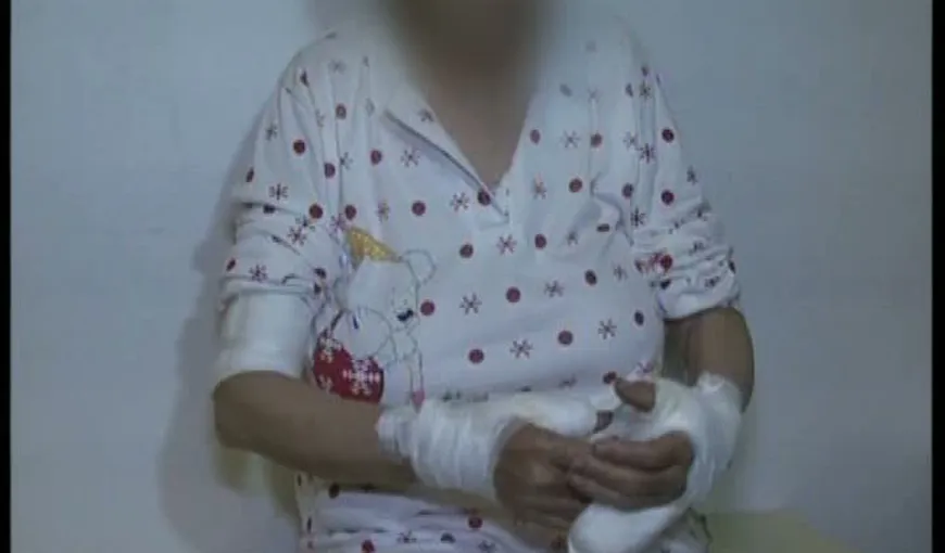O femeie, la spital cu răni grave după ce a fost ATACATĂ DE UN MAIDANEZ