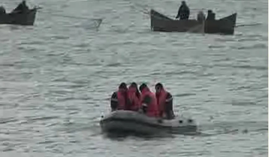 O barcă plină cu hoţi s-a scufundat în mare