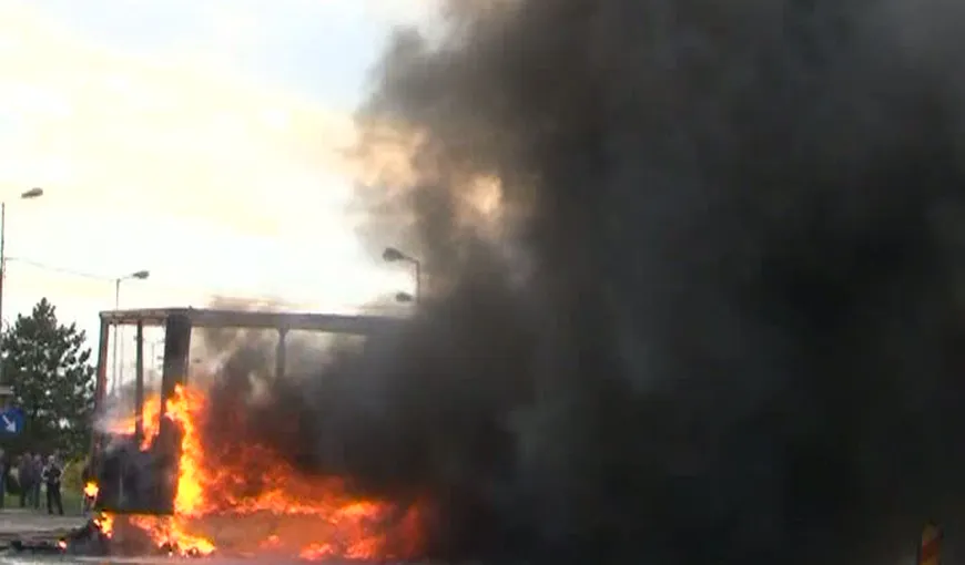 Imagini apocaliptice în vama Borş: Un TIR cu remorcă a fost cuprins de flăcări