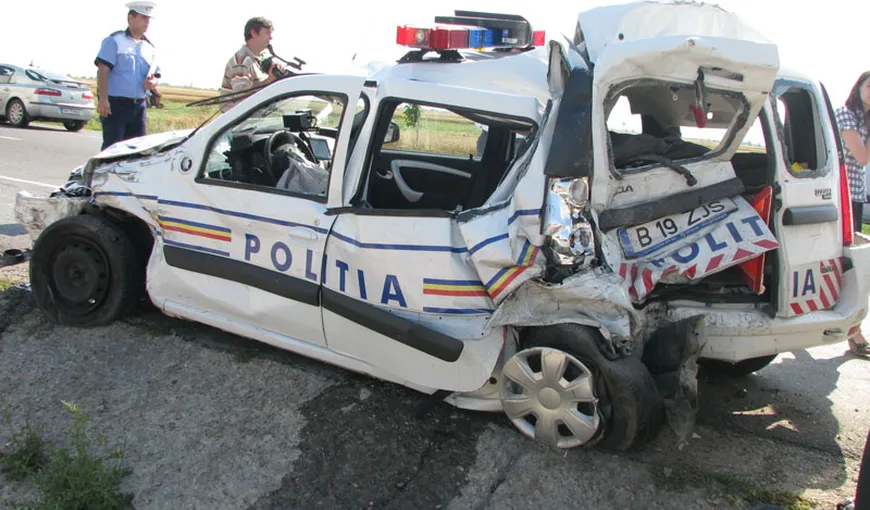 Doi poliţişti din Timiş, răniţi într-un accident rutier