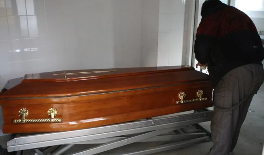 Scandal în Suceava: Două familii se ceartă pe un MORT