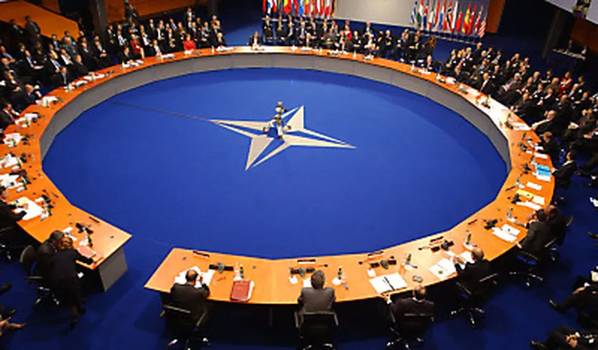 Mesaj dur pentru RUSIA: NATO îşi REVIZUIEŞTE cooperarea cu Moscova şi a suspendat iniţiativele comune