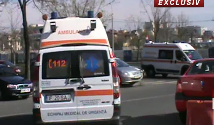 Spitalul Universitar din Bucureşti, raiul parcagiilor: Taximetriştii blochează chiar şi ambulanţele VIDEO