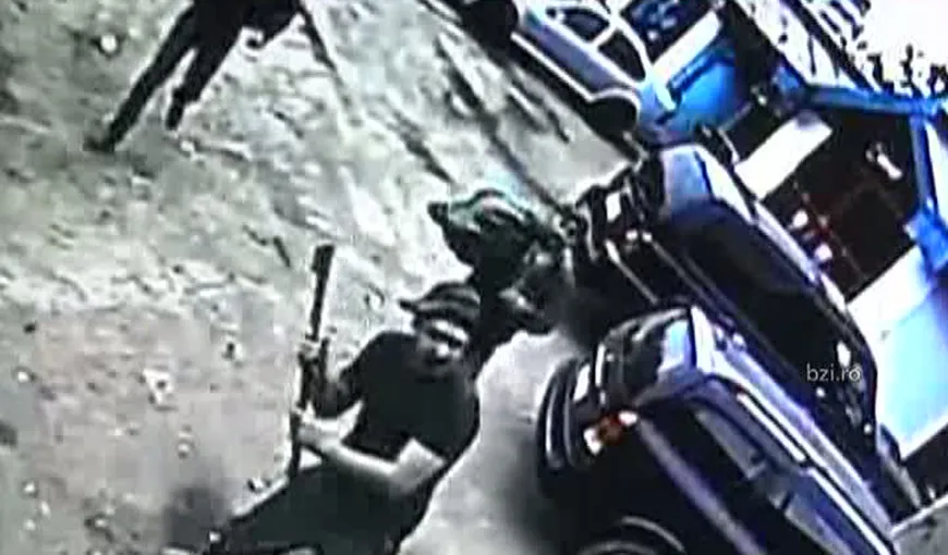 Scene incredibile la un service auto. Cum a vrut un tânăr furios să se răzbune pe un mecanic VIDEO