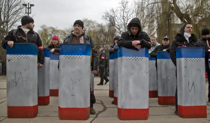 UCRAINA: Crimeea îşi face ARMATĂ PROPRIE. Noile trupe de voluntari sunt pro-ruse