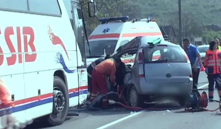 OMORÂT de autocar în faţa casei, sub ochii soţiei. Accident rutier TRAGIC, la Arad VIDEO