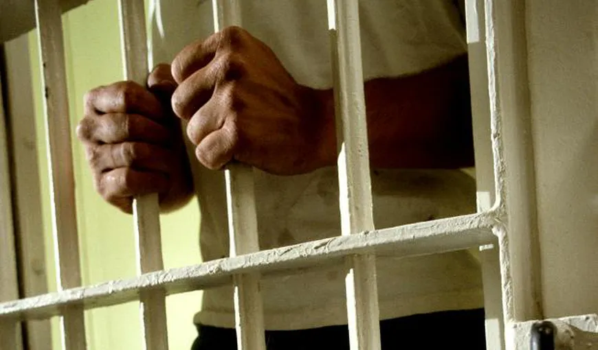 Un român a fost CONDAMNAT la închisoare PE VIAŢĂ pentru că a încercat să ucidă un gardian