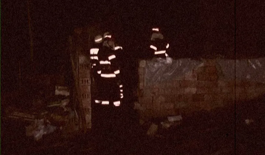 Un bărbat de 51 de ani din judeţul Suceava a ars de viu în baraca pe care şi-o construise