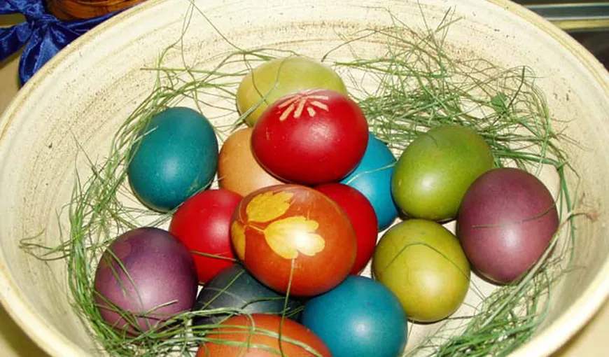 Paşte 2014: Care sunt semnificaţiile ouălor roşii, mielului şi a lumânării aprinse