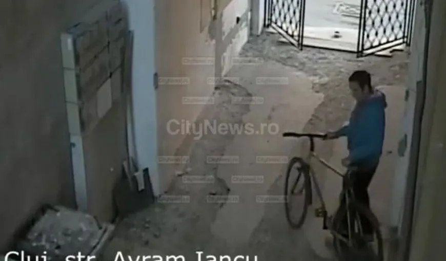 Hoţ de biciclete, surprins în acţiune de camerele de supraveghere VIDEO