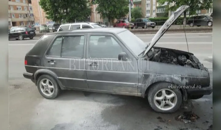 PANICĂ în trafic: Un autoturism a luat foc în mers, la Oradea VIDEO