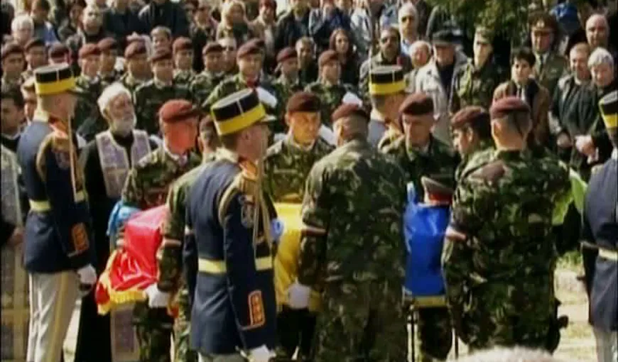 Militarul român mort în Afganistan a fost înmormântat cu onoruri militare VIDEO