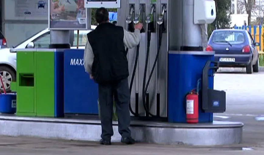 Înşelaţi la benzinărie: Un bărbat din Bârlad a păcălit mai mulţi oameni că le dă motorină ieftină
