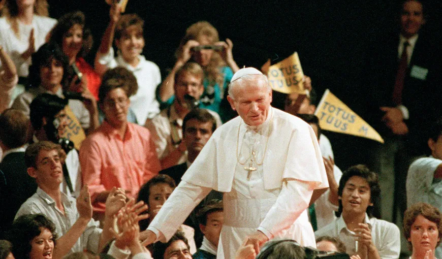 Procesiune cu relicva Sfântului Papă Ioan Paul al II-lea, duminică, pe străzile Capitalei