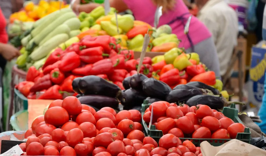 Peste 12 tone de legume şi fructe fără documente de provenienţă, confiscate de poliţişti