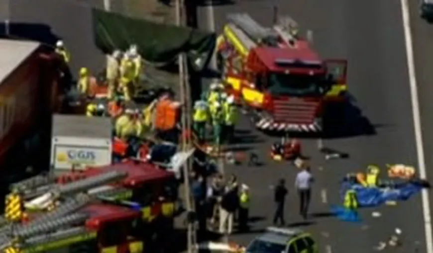 Accident în lanţ pe o autostradă din Marea Britanie. Doi oameni au murit şi 7 au fost răniţi