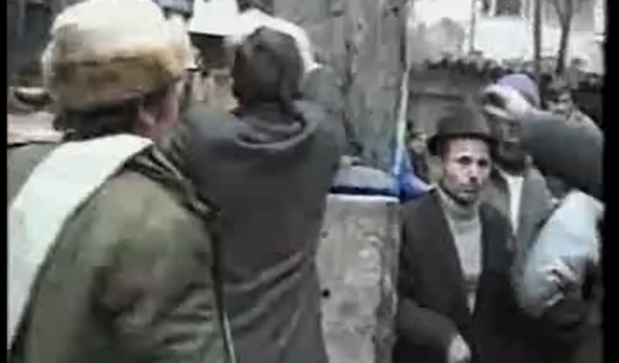 IMAGINI SPECTACULOASE. Cu ce au plecat revoluţionarii din casa Zoei Ceauşescu VIDEO