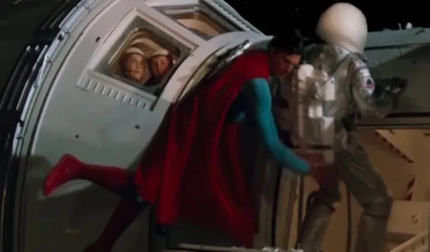 Superman o salvează pe Sandra Bullock în … SPAŢIU. Vezi videoclipul de SENZAŢIE pe Internet VIDEO