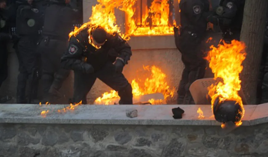 CRIZĂ ÎN UCRAINA: Schimb de focuri la Mariupol. Patru oameni au murit. Timoşenko cere STARE DE URGENŢĂ VIDEO