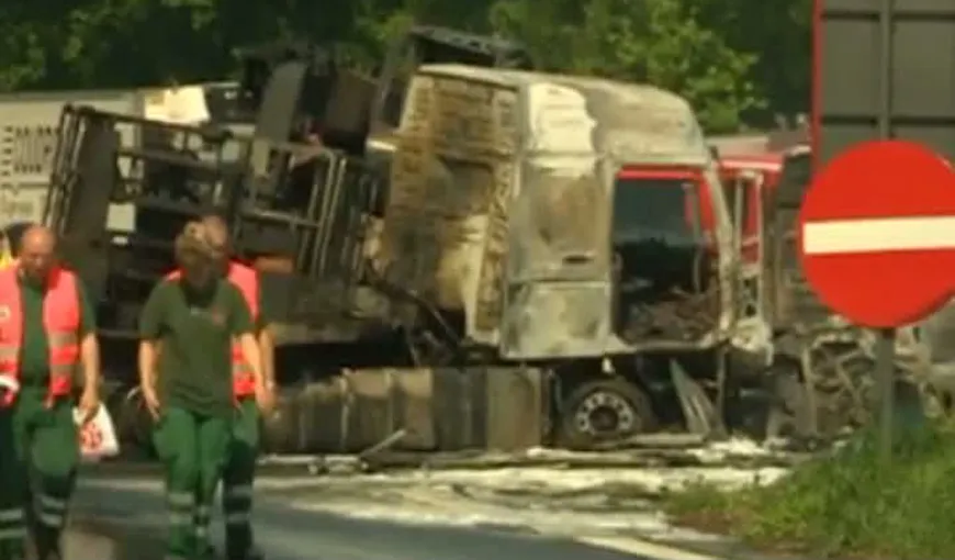 Accident grav în Belgia. Un TIR înmatriculat în România, în flăcări pe o autostradă VIDEO