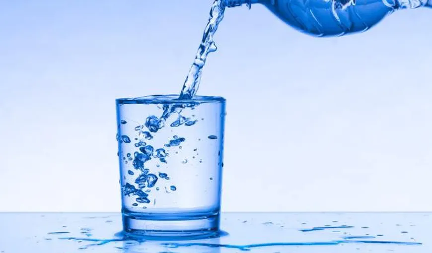 Apa ca medicament: De ce e important să bei apă pe stomacul gol