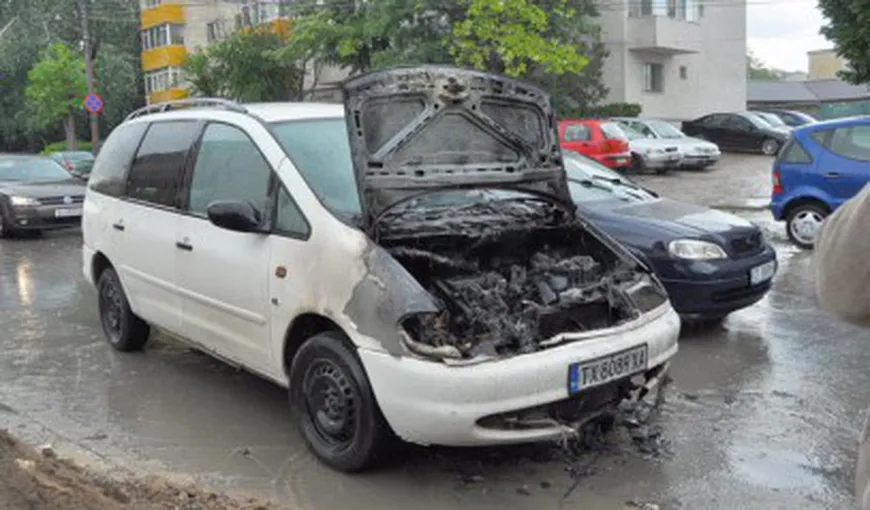 Constanţa: O maşină a ars ca o torţă în trafic