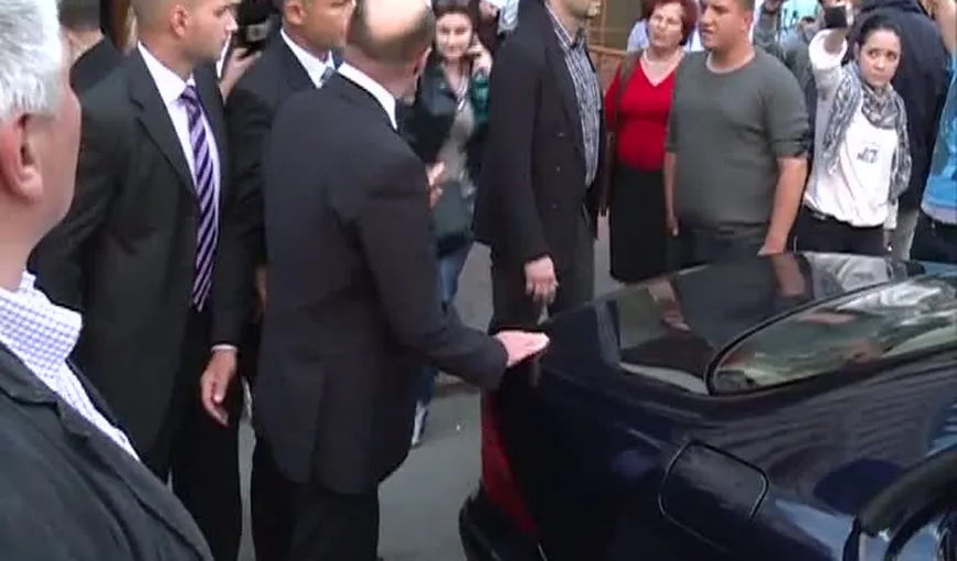Traian Băsescu, huiduit la Iaşi de un grup de pensionari. Vezi ce le-a răspuns preşedintele VIDEO