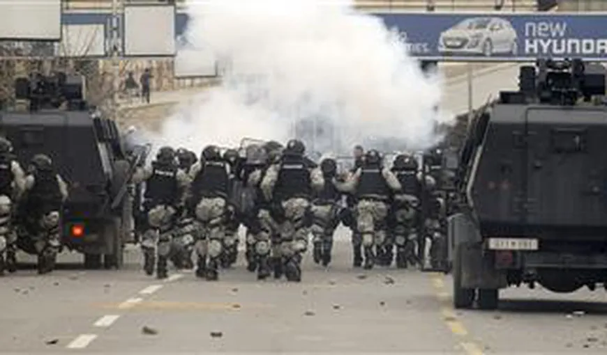 Macedonia: Ciocniri VIOLENTE între protestatari şi forţele de ordine soldate cu răniţi şi arestaţi