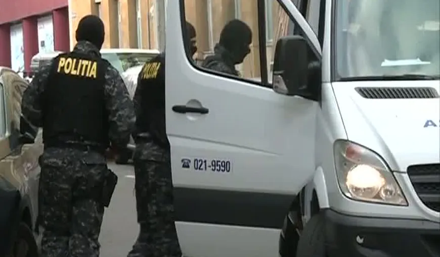 Cinci membri ai unei reţele de contrabandă cu ţigări au fost arestaţi