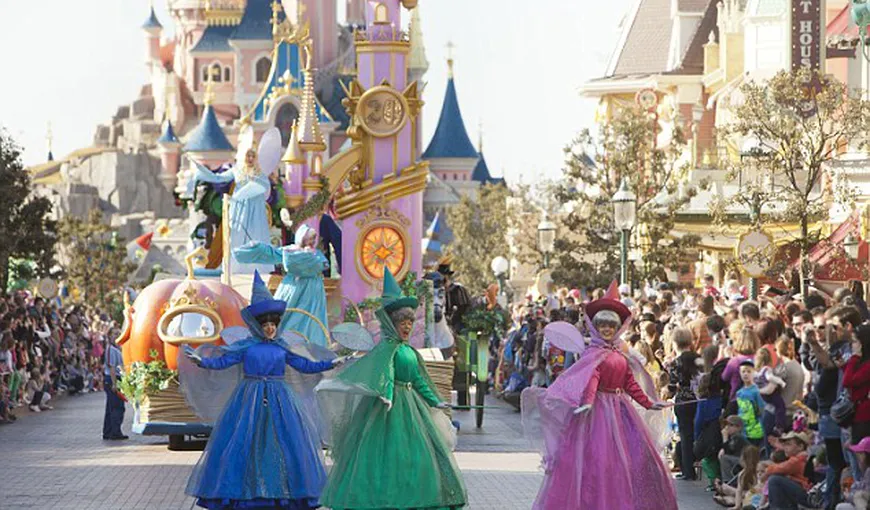 Elevii cu performanţe şcolare, trimişi la Disneyland Paris