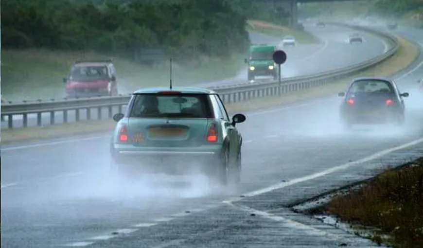 Vin ploi puternice în weekend: Cum conduci pe vreme rea