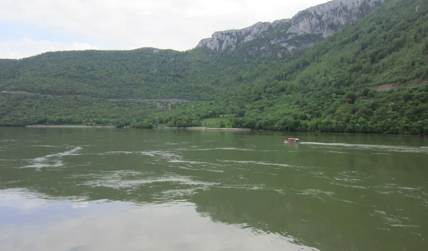 COD PORTOCALIU de INUNDAŢII pe Dunăre şi pe mai multe râuri. Autorităţile sunt în alertă