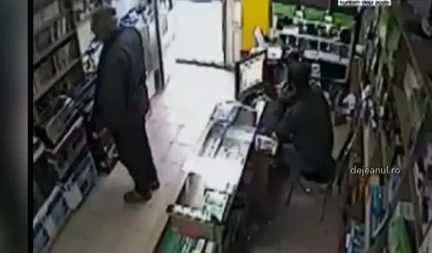 Un clujean, surprins de camerele video în timp ce fura dintr-un magazin VIDEO