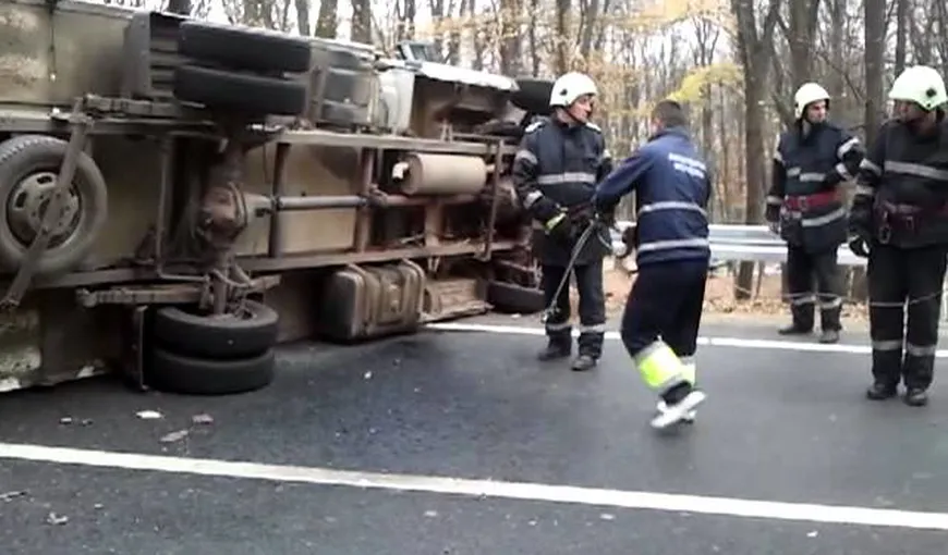 Accident pe DN1, la intrarea în Bucureşti. O autoutilitară s-a răsturnat pe pod