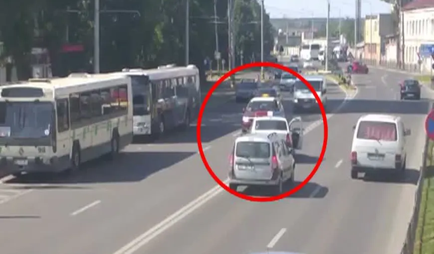 Urmărire ca în filme în Oradea. Poliţiştii au prins un bărbat care furase o maşină VIDEO