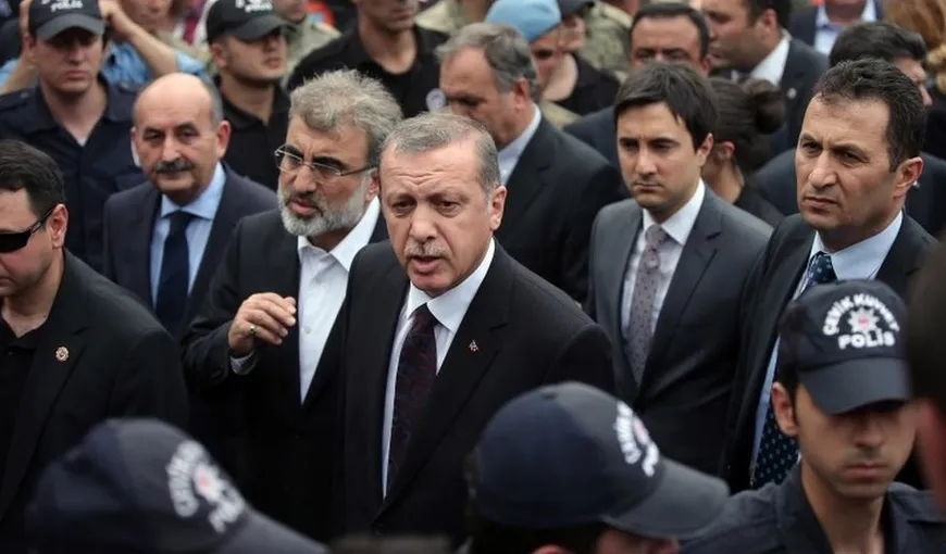 Tragedia minieră din Turcia: Premierul ţării a fost cât pe ce să fie linşat de mulţimea furioasă VIDEO