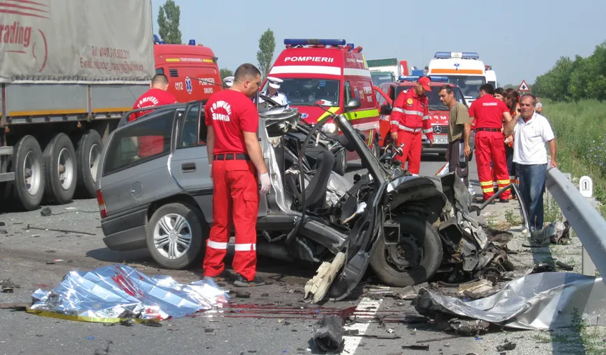 Accident în Galaţi: Două persoane au murit după ce un TIR s-a ciocnit cu un autoturism