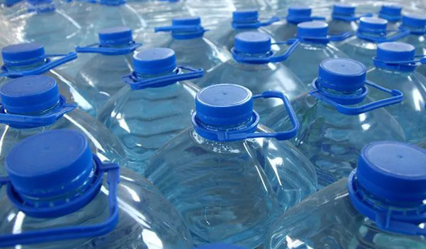 Sute de mii de sticle cu apă au fost RETRASE din magazine. Nu o să-ţi vină să crezi ce scria pe etichete