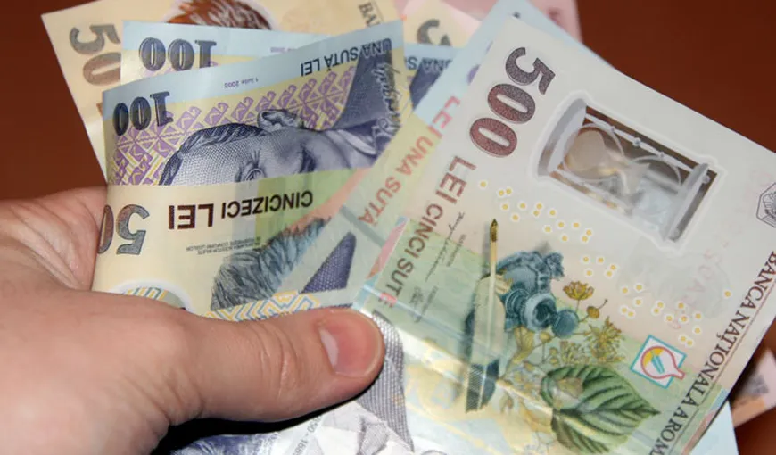 Un necunoscut lasă plicuri cu bani prin Cluj. Indicii pe Facebook pentru găsirea cadoului