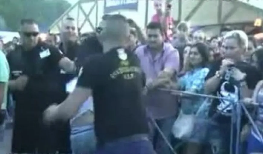 Bodyguarzii care au călcat în picioare un tânar la festivalul berii din Timişoara, audiaţi la poliţie