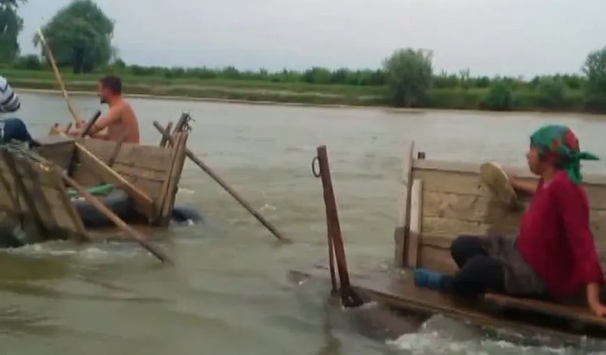IMAGINI DRAMATICE, filmate în Dolj. Doi oameni s-au înecat în timp ce traversau râul Jiu VIDEO