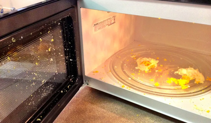 Ce se întâmplă dacă fierbi OUĂ în cuptorul cu microunde