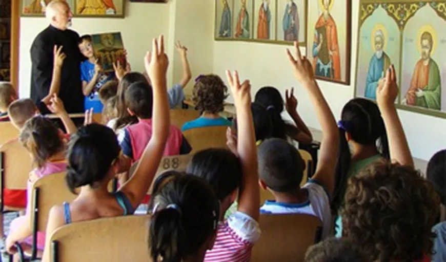 Biserica spionează în şcoli. Profesorii de religie puşi să furnizeze informaţii despre familiile neortodoxe
