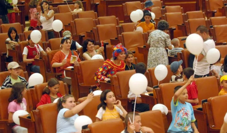 ZIUA INTERNAŢIONALĂ A COPILULUI 2014. „Parlamentulul Copiilor” a adoptat două proiecte de lege