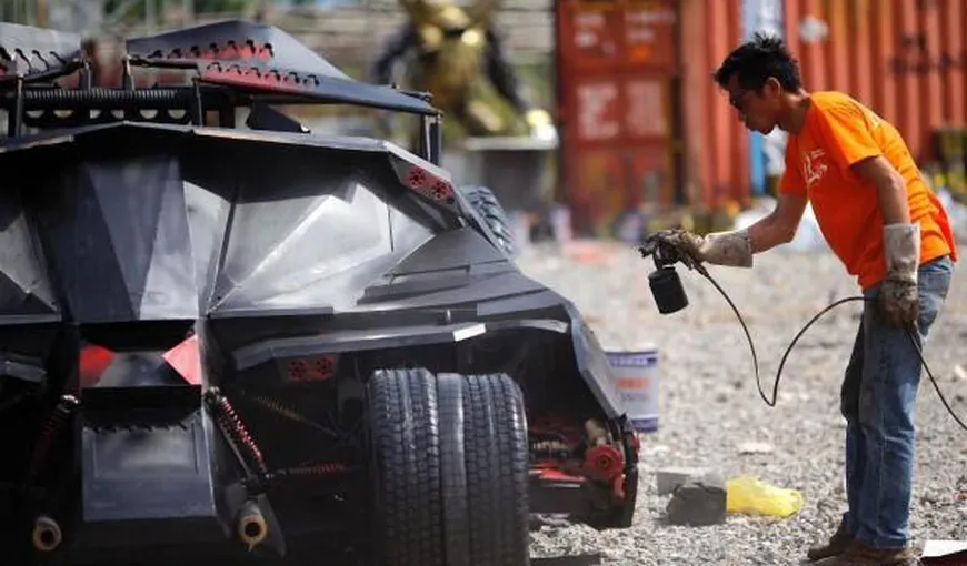 Nebun după Batman. Un chinez şi-a construit propriul Batmobil VIDEO