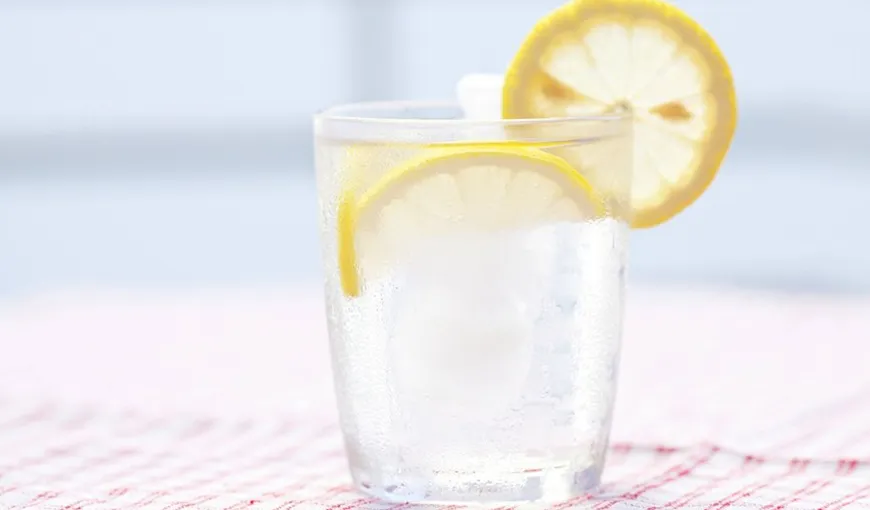 De ce să bei apă cu lămâie