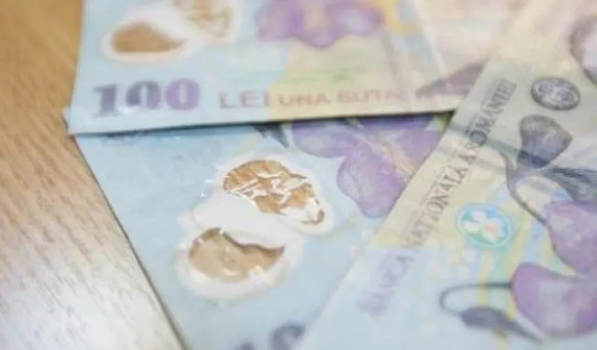 Trei persoane au cumpărat 90.000 de euro cu BANCNOTE FALSE de 100 de lei