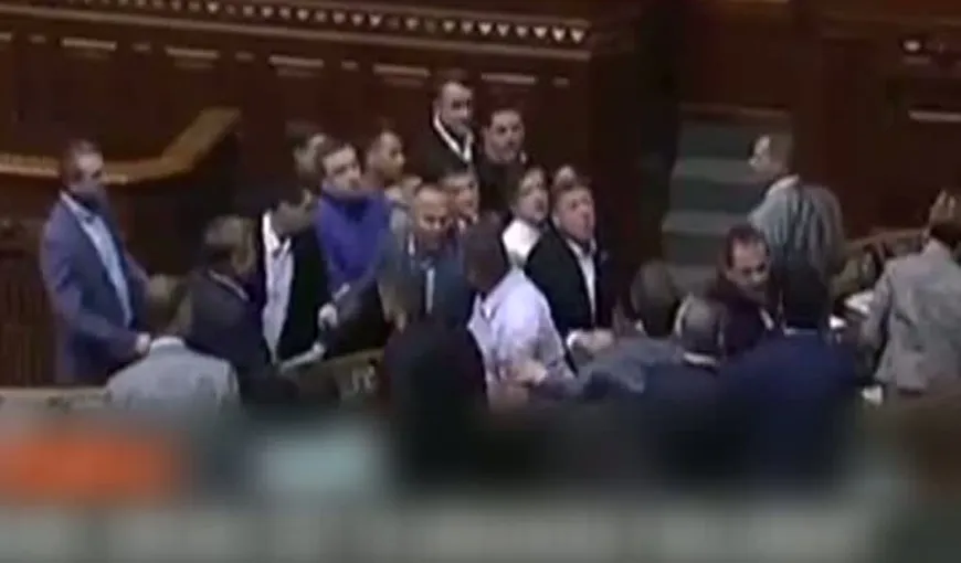 Bătaie în Parlamentul din Ucraina