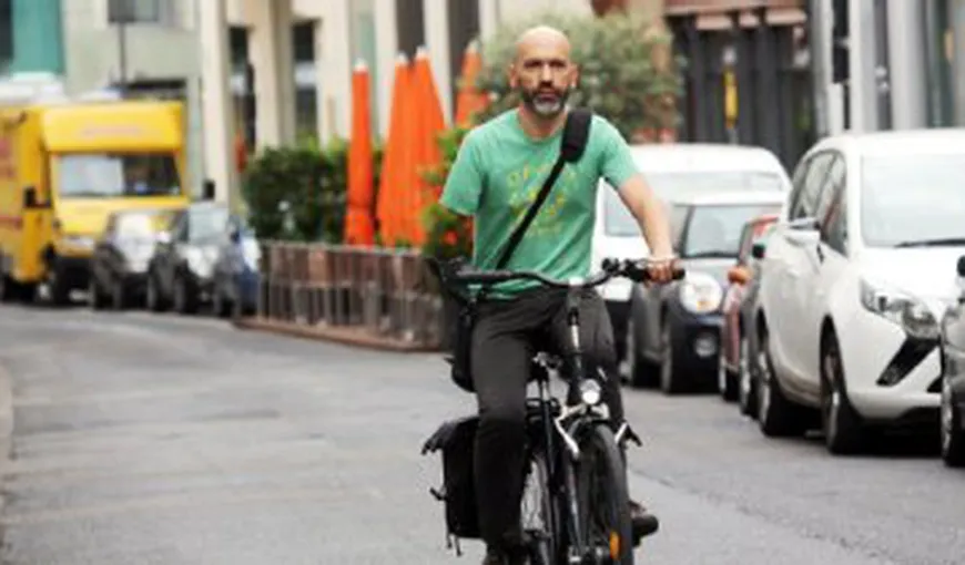 Un biciclist ROMÂN din Germania a primit o AMENDĂ ABSURDĂ. Poliţia şi-a cerut scuze